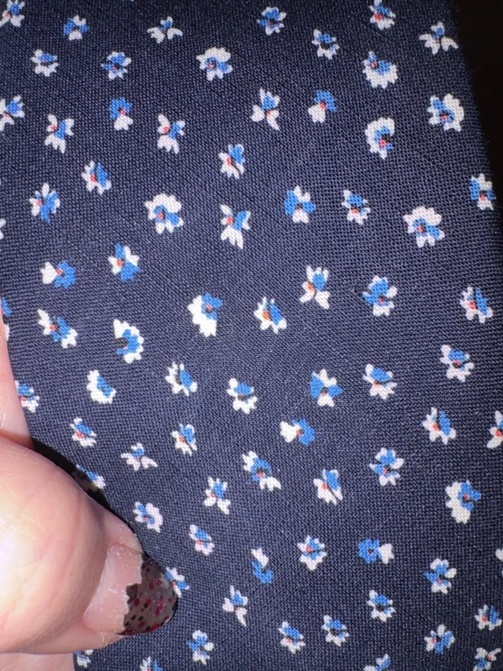 Jos A. Bank Traveler Stain Resistant Long Navy Blue Floral Silk Linen Necktie